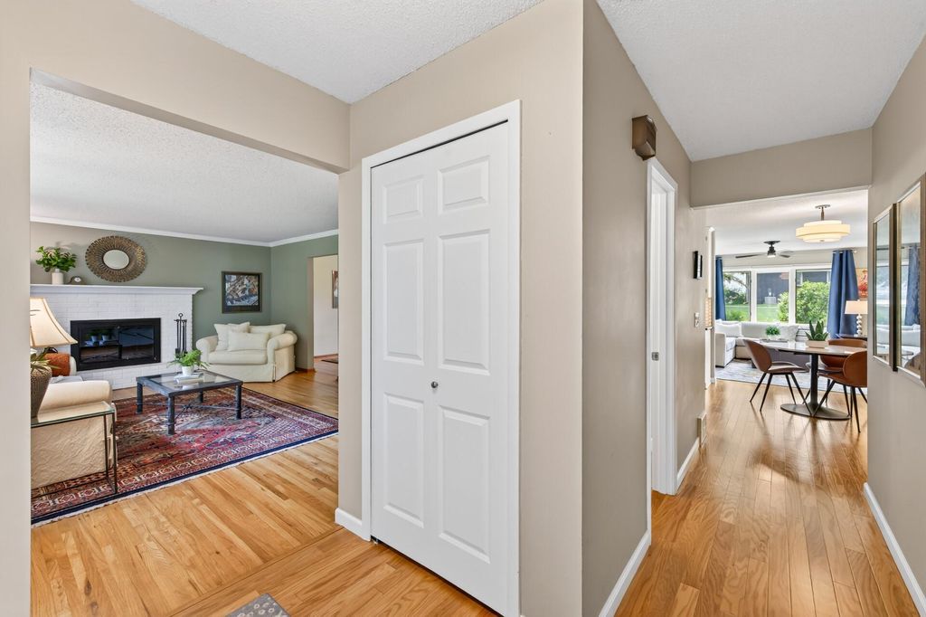 Photo of 2809 W 101st Street, Bloomington, MN 55431 (MLS # 7103348)