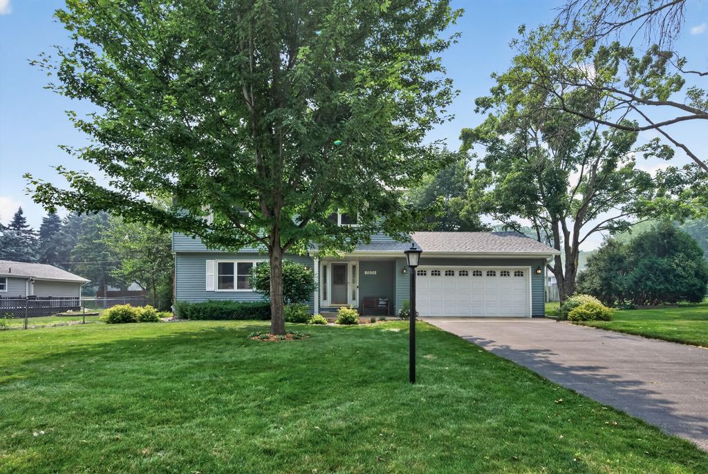 Photo of 2809 W 101st Street, Bloomington, MN 55431 (MLS # 7103348)