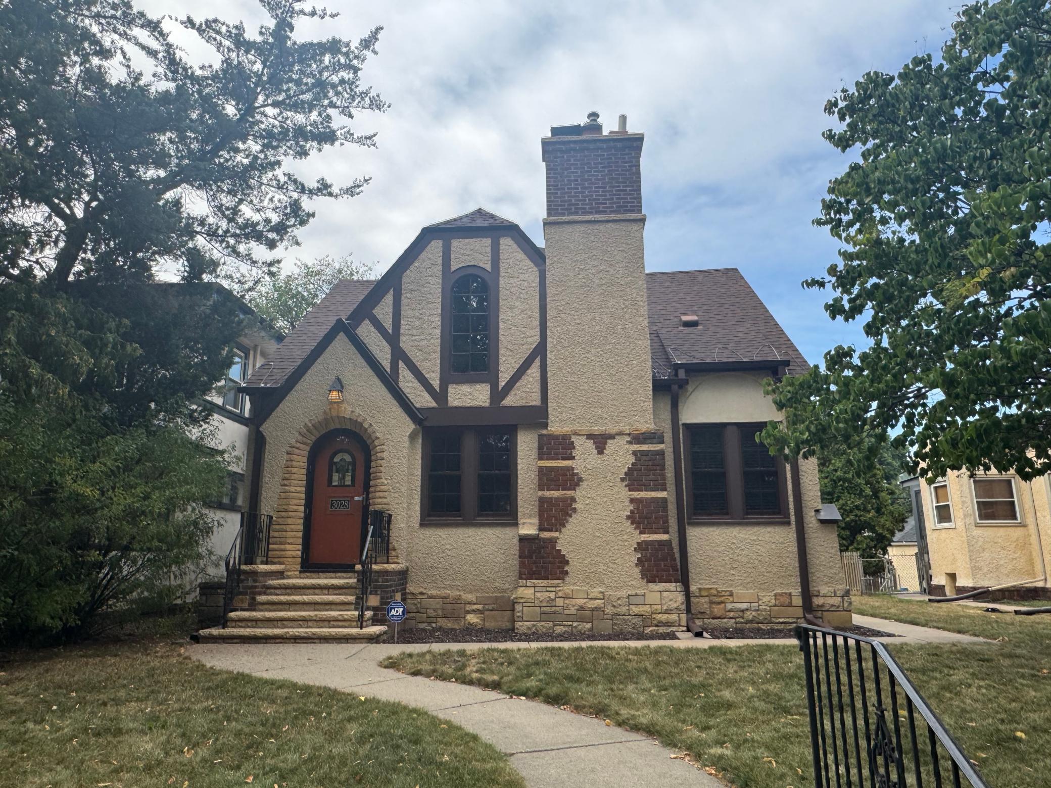 3028 E Minnehaha Parkway