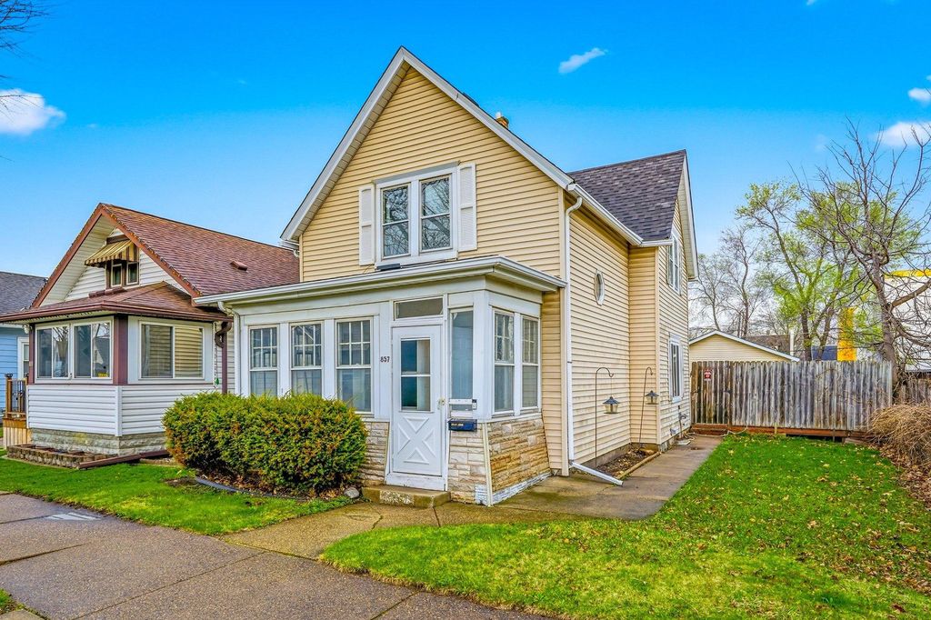 Photo of 857 Rose Avenue E, Saint Paul, MN 55106 (MLS # 7058889)