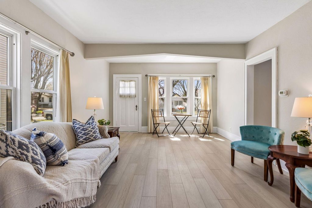 Photo of 1871 Hyacinth Avenue E, Saint Paul, MN 55119 (MLS # 7038401)