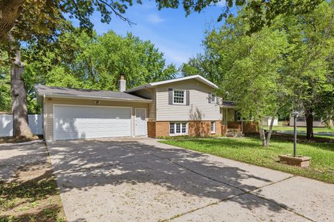 Photo of 1065 Jorgenson Street SE, Hutchinson, MN 55350 (MLS # 7083394)
