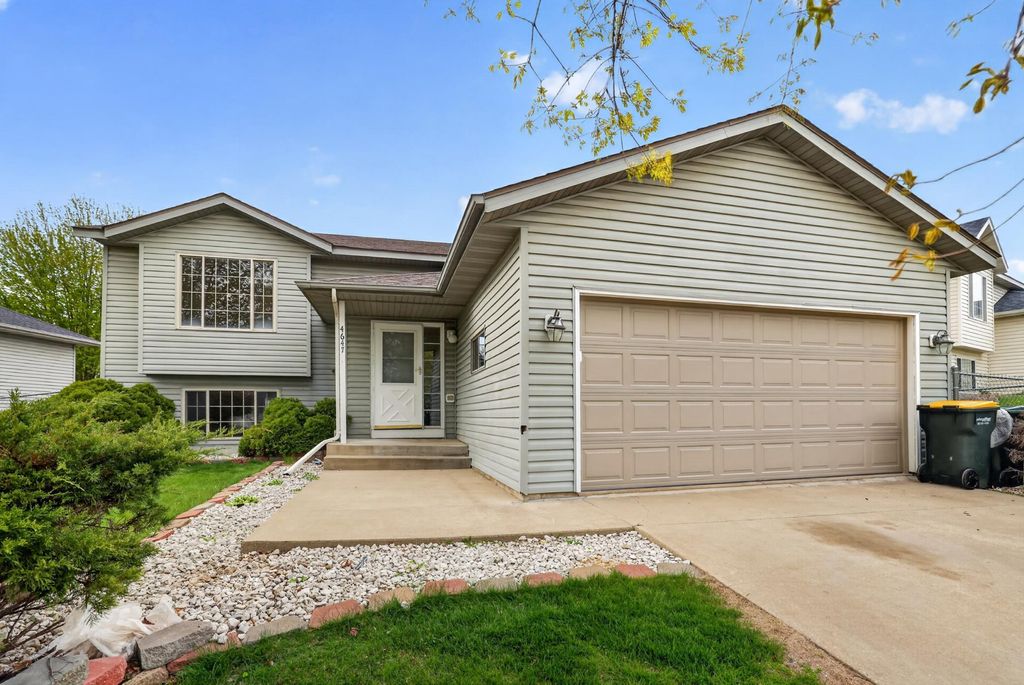 Photo of 4647 Savannah Drive NW, Rochester, MN 55901 (MLS # 7065382)