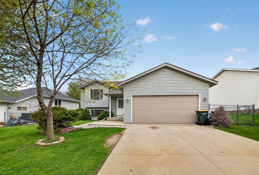 Photo of 4647 Savannah Drive NW, Rochester, MN 55901 (MLS # 7065382)