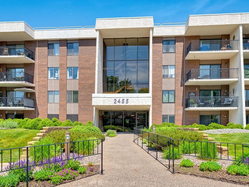 Photo of 2455 Londin Lane E #322, Maplewood, MN 55119 (MLS # 7069837)