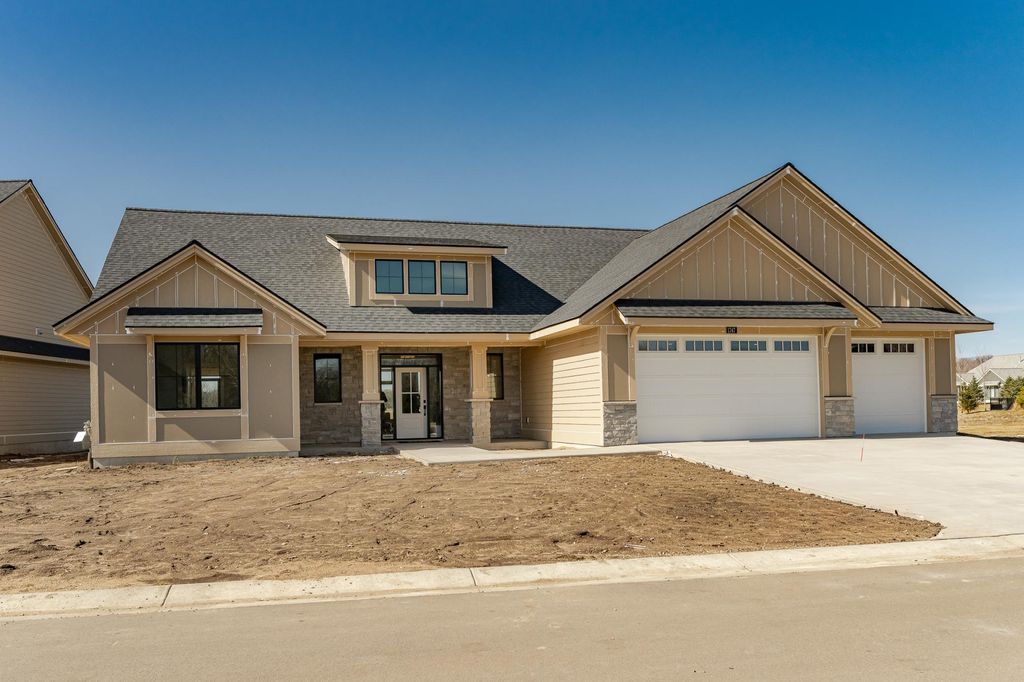 Photo of 1747 Mayowood Court SW, Rochester, MN 55902 (MLS # 6725319)