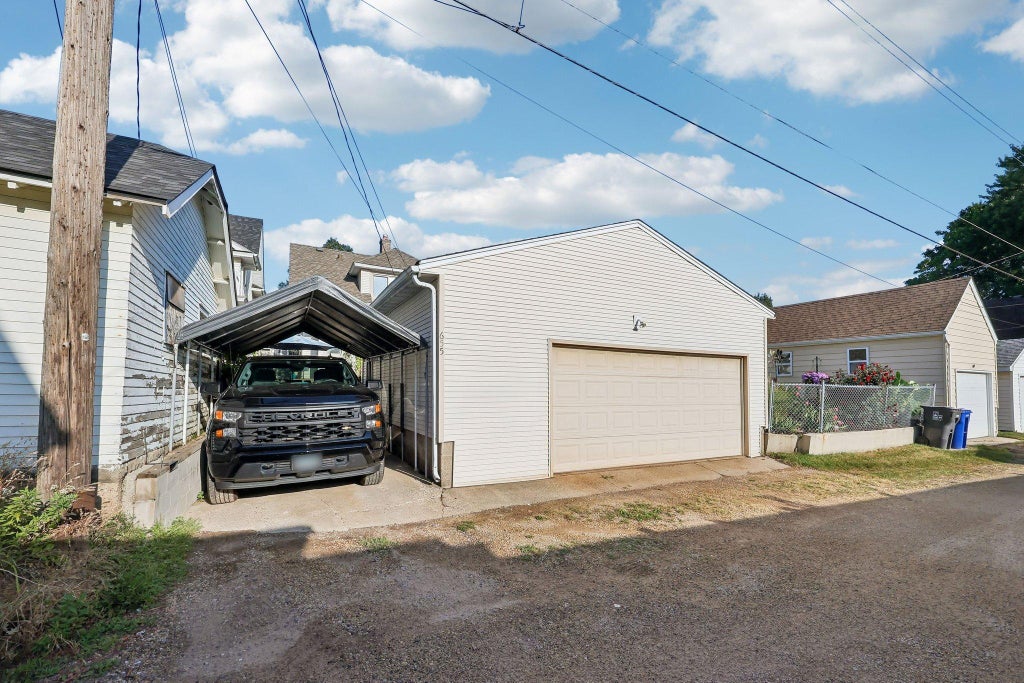 Photo of 655 Simpson Street, Saint Paul, MN 55104 (MLS # 7139061)