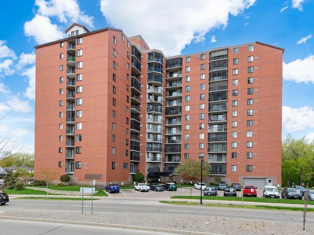 Photo of 6500 Woodlake Drive #914, Richfield, MN 55423 (MLS # 7065680)