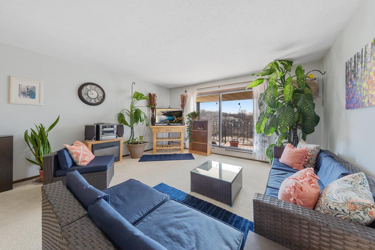 10211 Cedar Lake Road 309