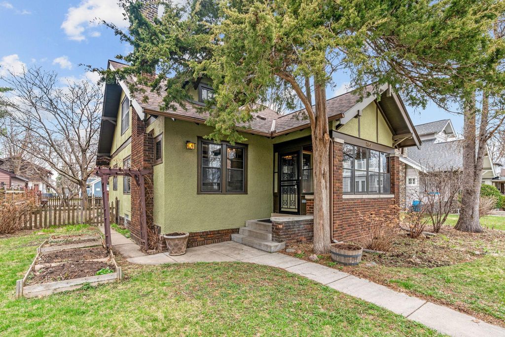 Photo of 1369 Hamline Avenue N, Saint Paul, MN 55108 (MLS # 7031783)