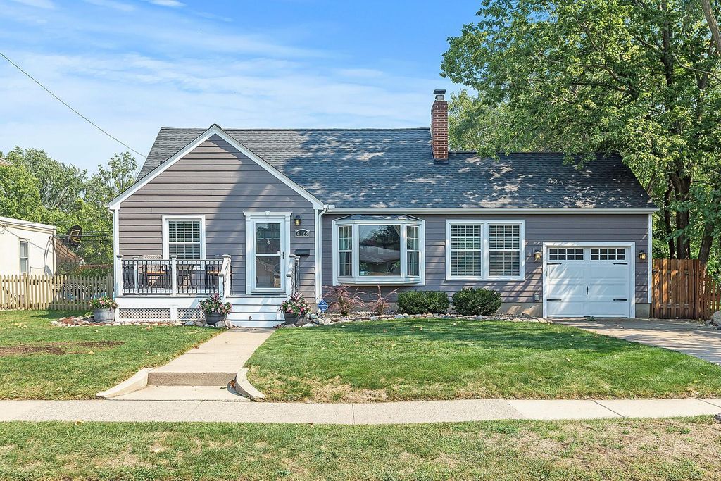 Photo of 4128 Yates Avenue N, Robbinsdale, MN 55422 (MLS # 7008383)