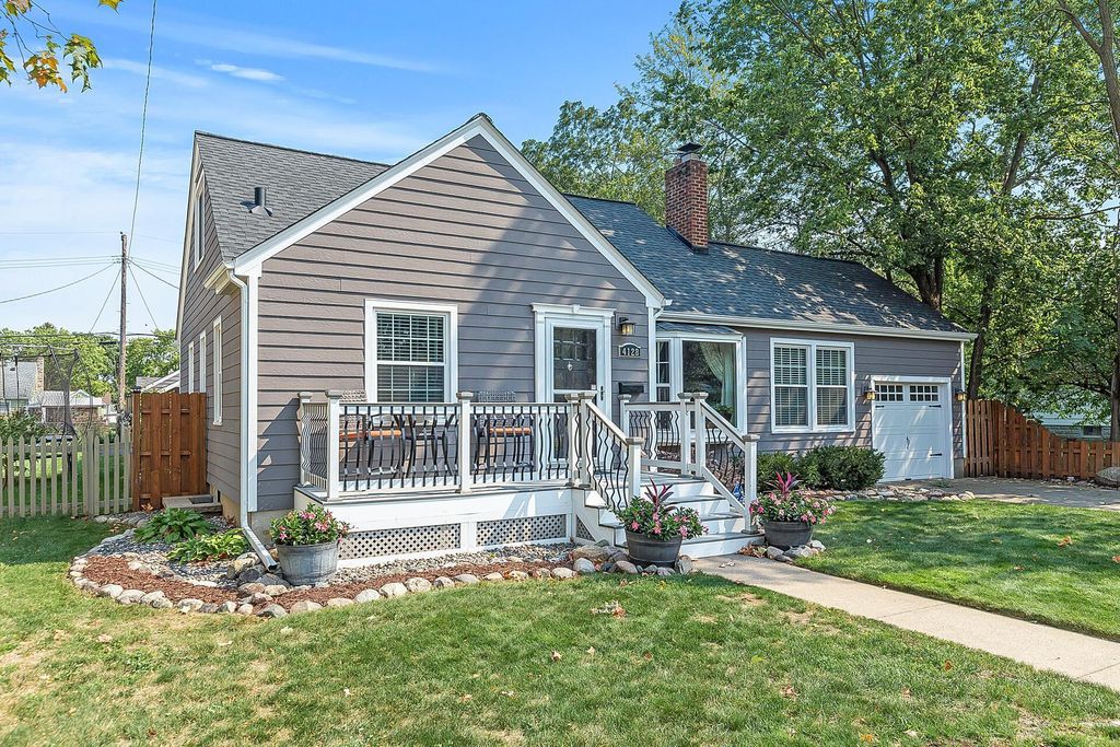 Photo of 4128 Yates Avenue N, Robbinsdale, MN 55422 (MLS # 7008383)