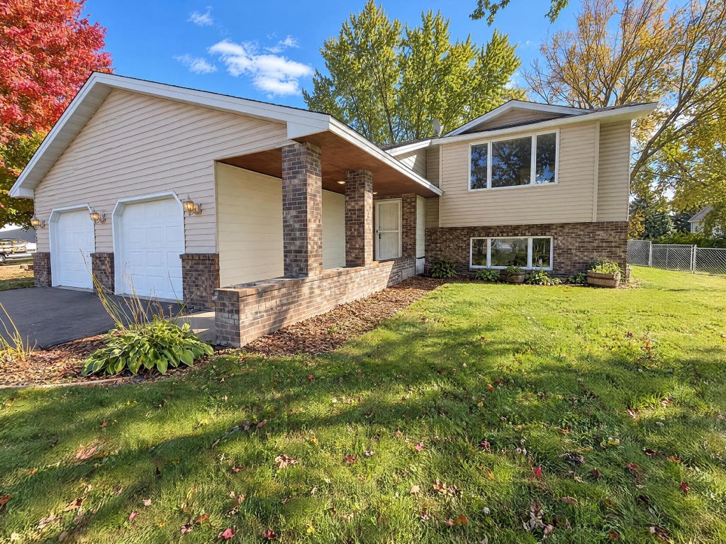 Photo of 1122 Prairie Court S, Shakopee, MN 55379 (MLS # 7162279)