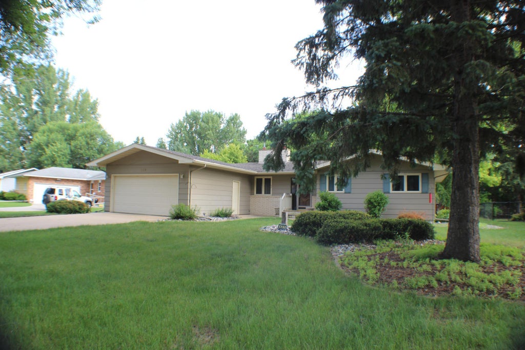 Photo of 421 Dale Avenue, Moorhead, MN 56560 (MLS # 7141266)