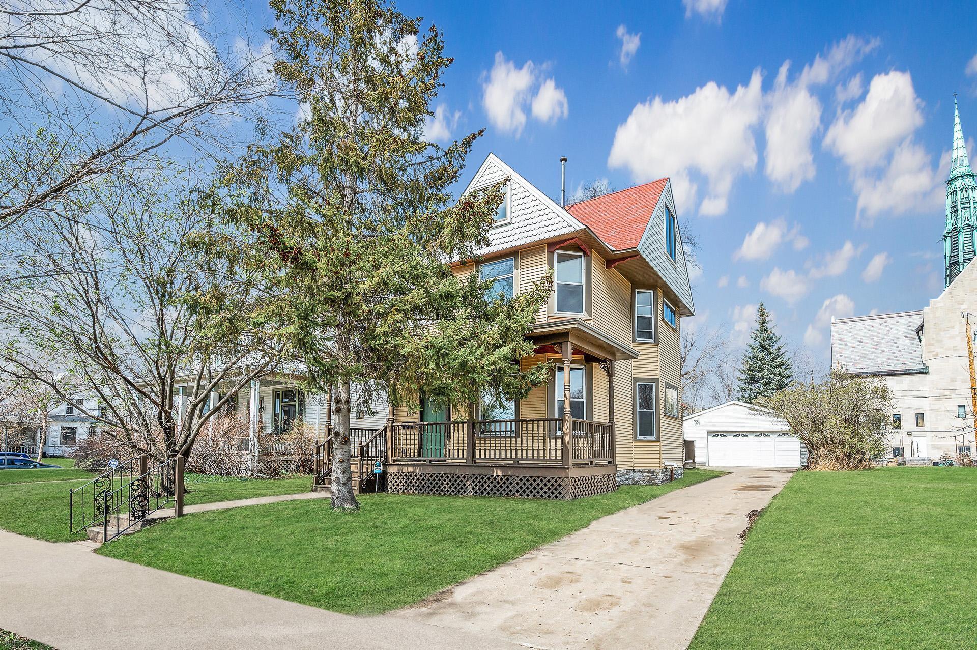 1527 Minnehaha Avenue W