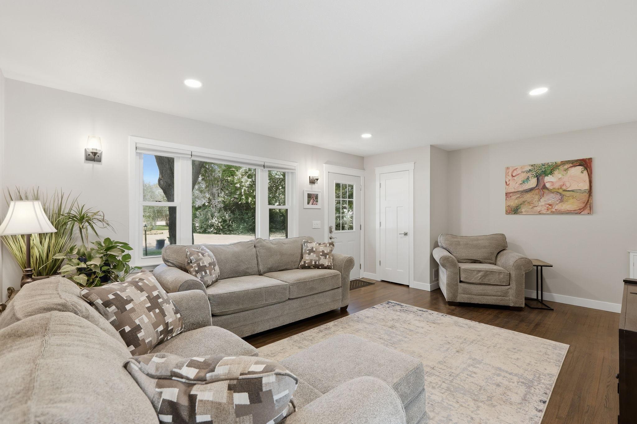 340 Ranchview Lane N