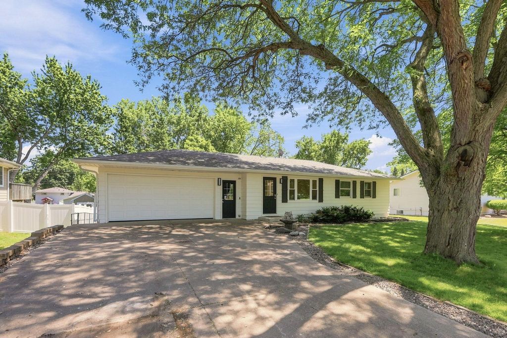 Photo of 340 Ranchview Lane N, Plymouth, MN 55447 (MLS # 7108066)