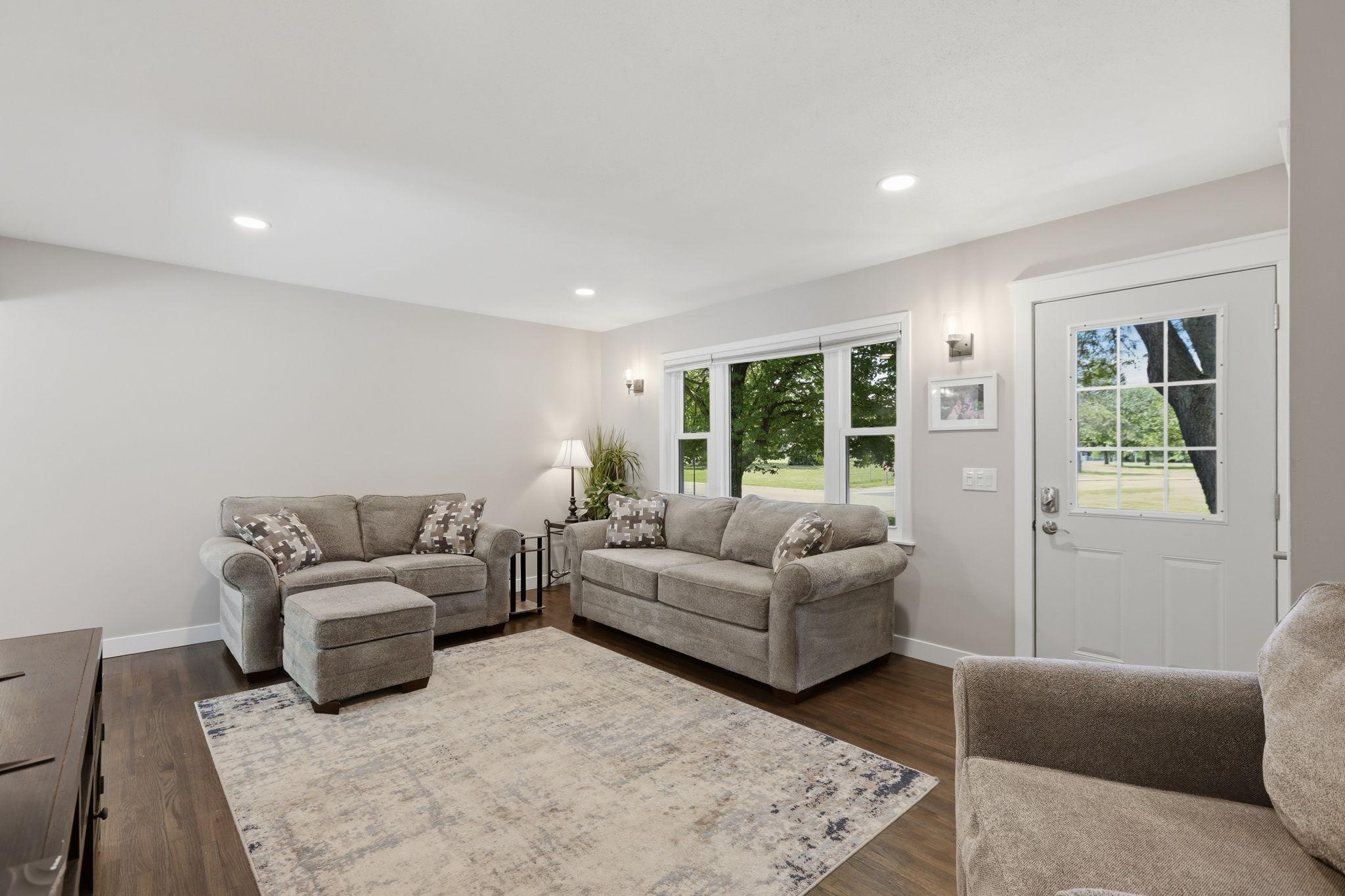 340 Ranchview Lane N
