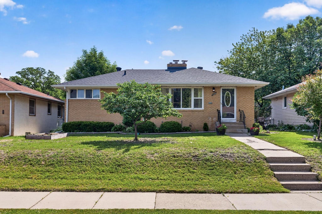 Photo of 4324 Queen Avenue N, Minneapolis, MN 55412 (MLS # 7035565)