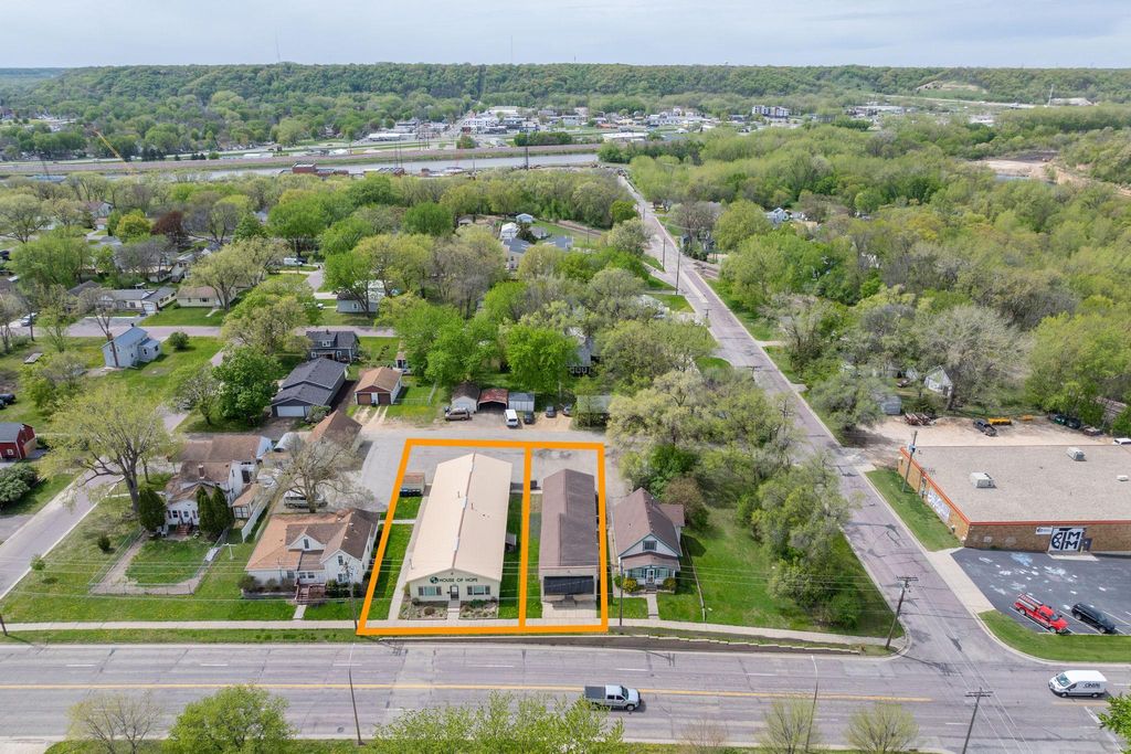 Photo of 1618 and 1620 3rd Avenue, Mankato, MN 56001 (MLS # 7069140)