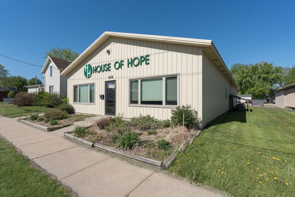 Photo of 1618 and 1620 3rd Avenue, Mankato, MN 56001 (MLS # 7069140)