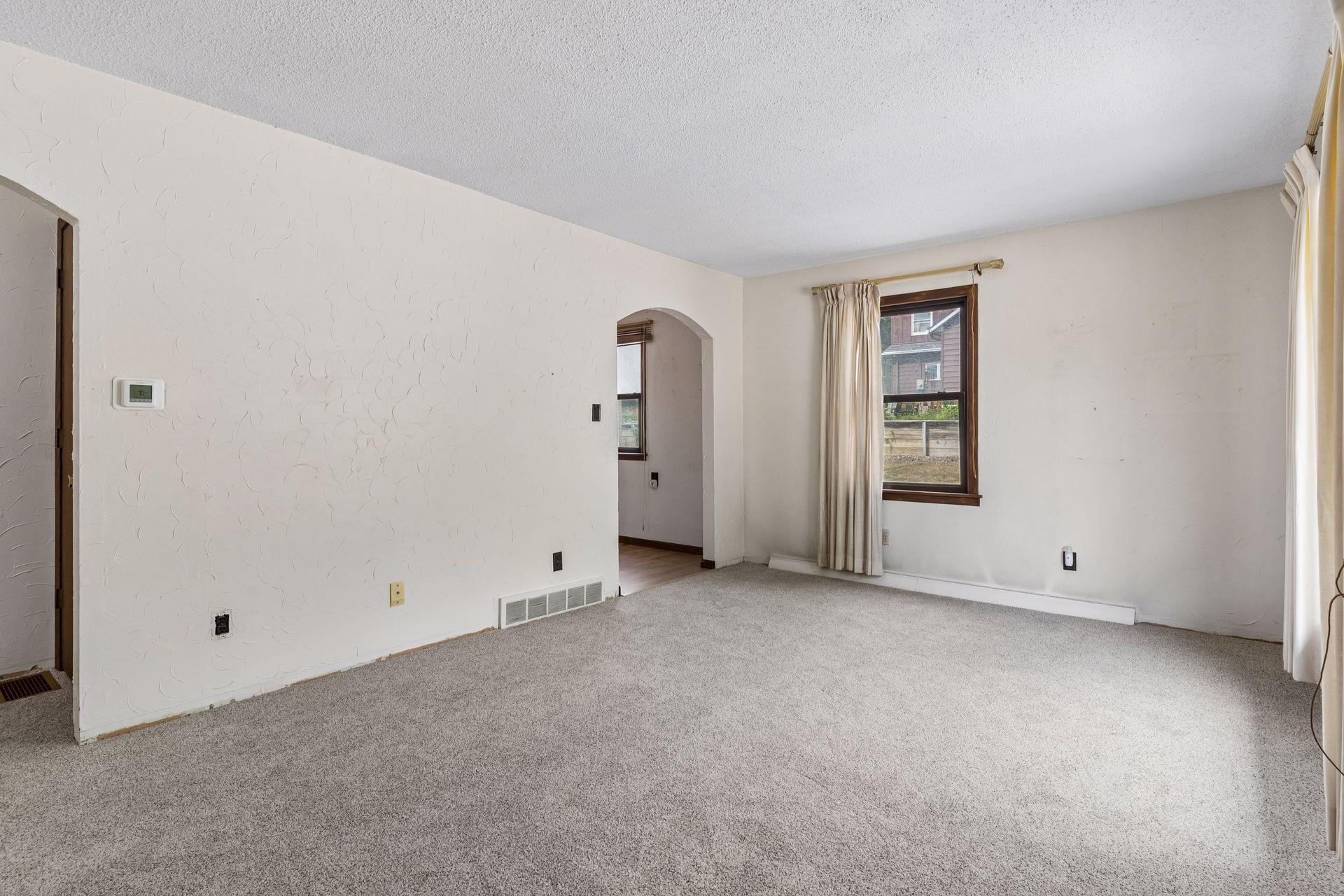 96 Orange Avenue W