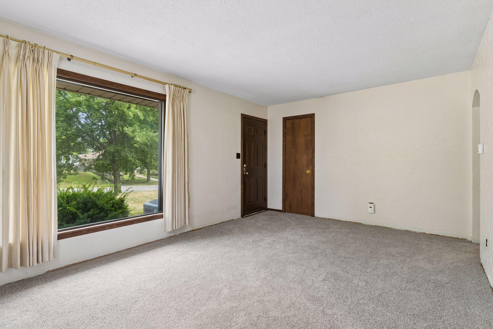 96 Orange Avenue W