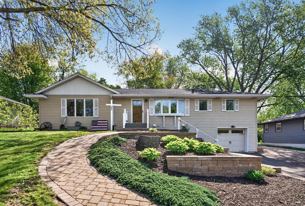 Photo of 657 Granada Avenue N, Oakdale, MN 55128 (MLS # 7074972)