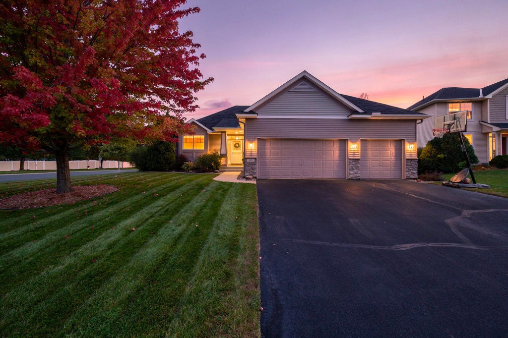 Photo of 989 Danube Avenue, Shakopee, MN 55379 (MLS # 7152944)
