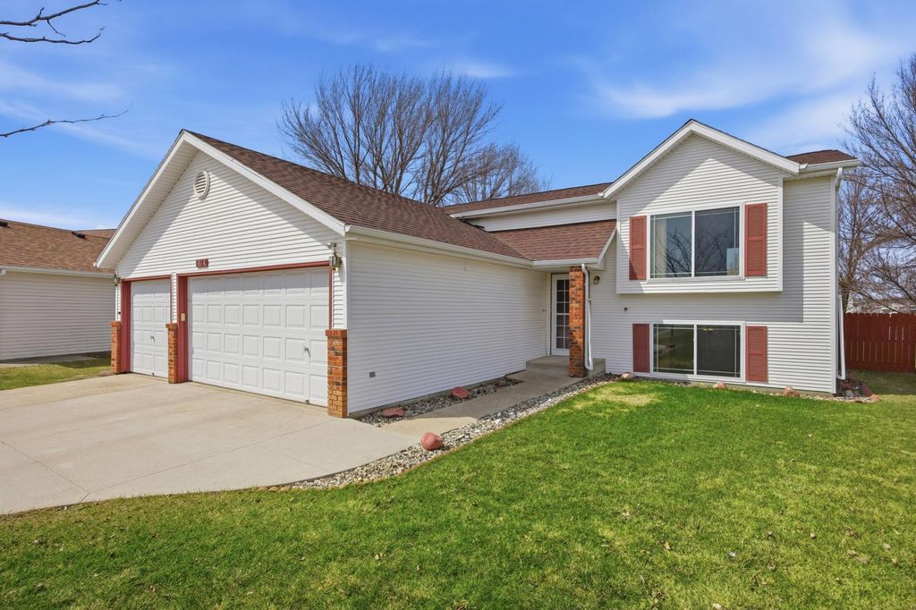 Photo of 1434 Sheyenne Park Court, West Fargo, ND 58078 (MLS # 7059016)