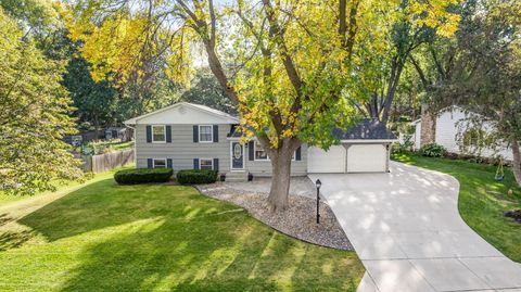 1749 Lamplight Drive Woodbury MN 55125