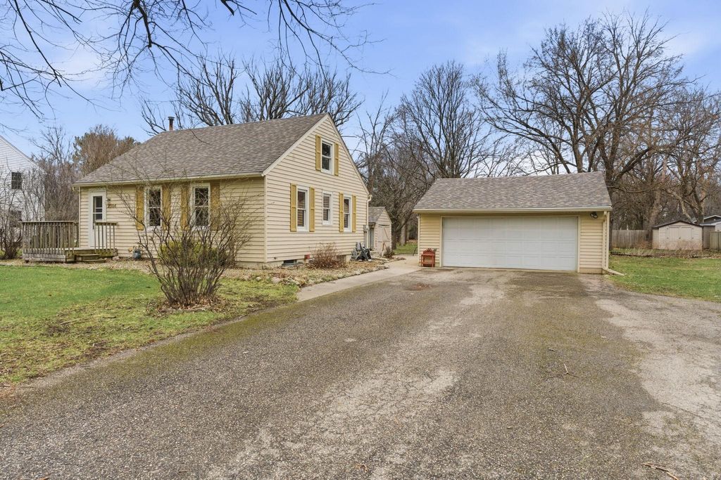 Photo of 2304 15th Avenue SW, Austin, MN 55912 (MLS # 7053796)