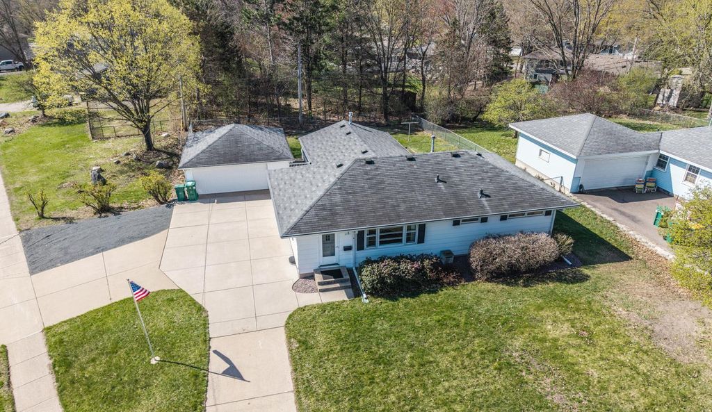 Photo of 3101 W 88th Street, Bloomington, MN 55431 (MLS # 7056608)