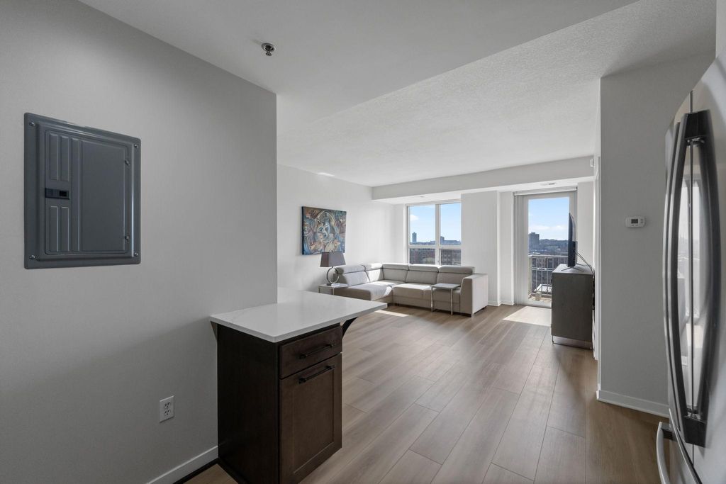 Photo of 929 Portland Avenue #811, Minneapolis, MN 55404 (MLS # 7041380)