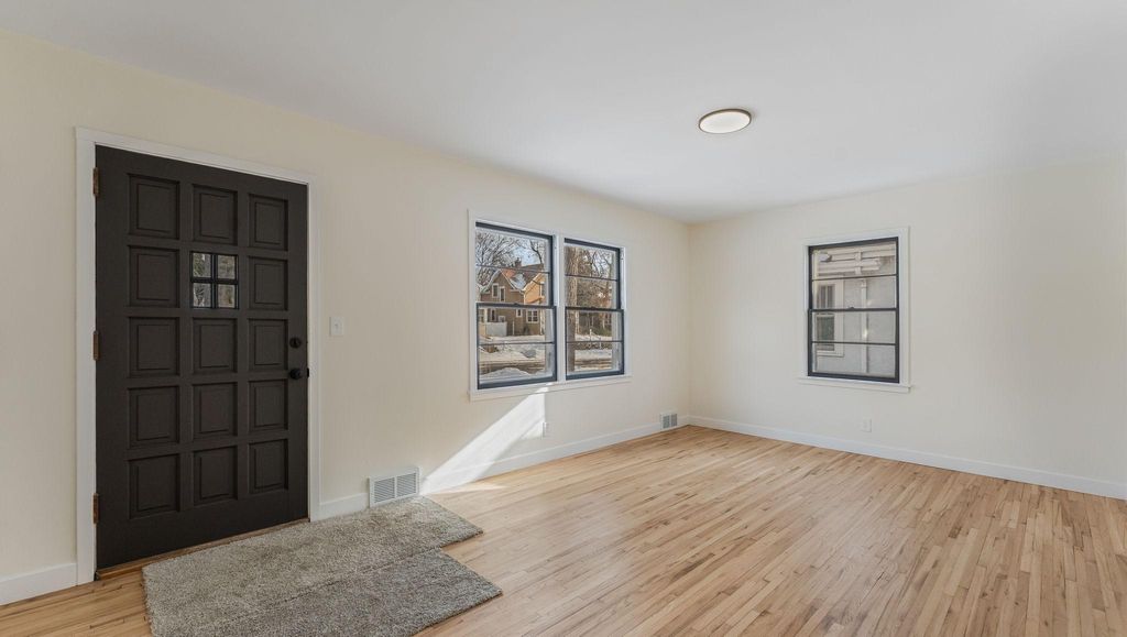 Photo of 583 Cromwell Avenue, Saint Paul, MN 55104 (MLS # 7016695)