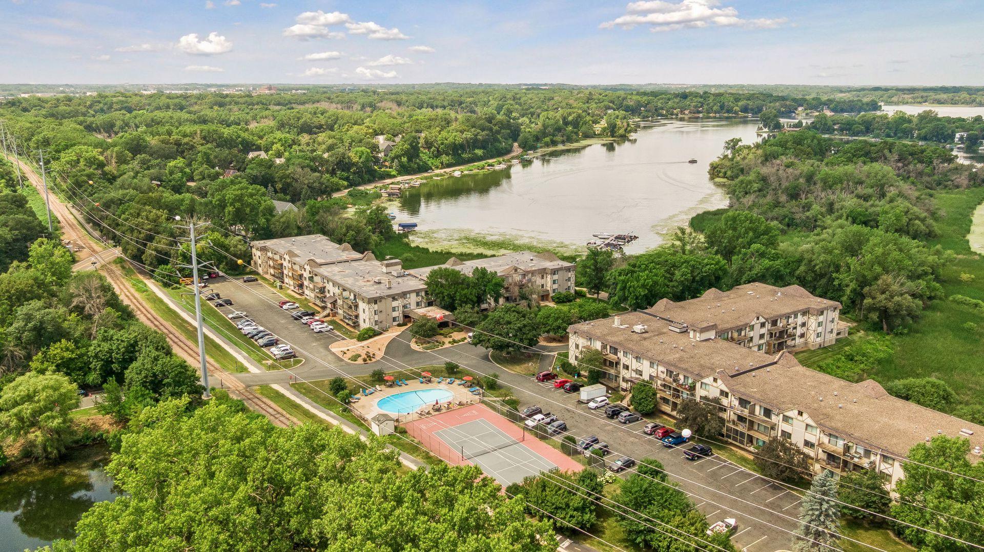 1304 W Medicine Lake Drive 320