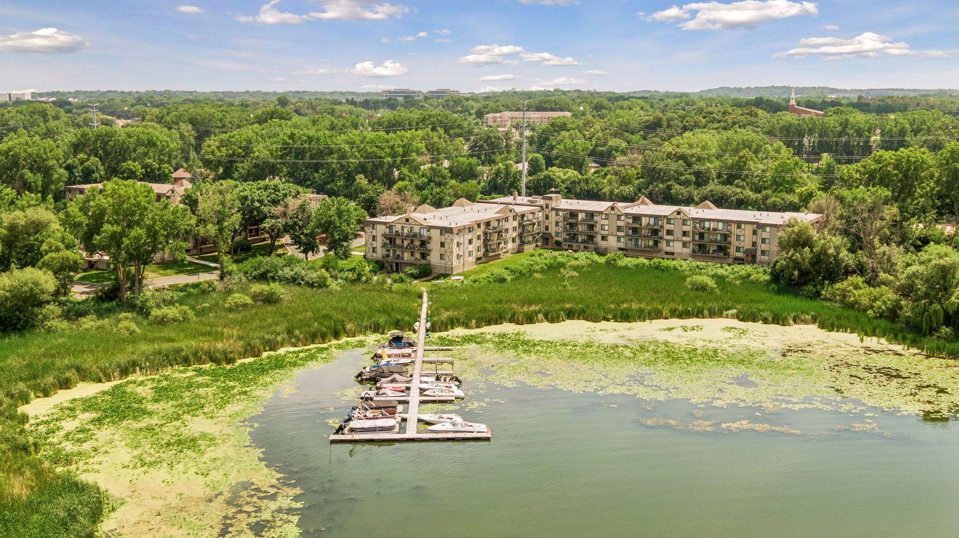 1304 W Medicine Lake Drive 320