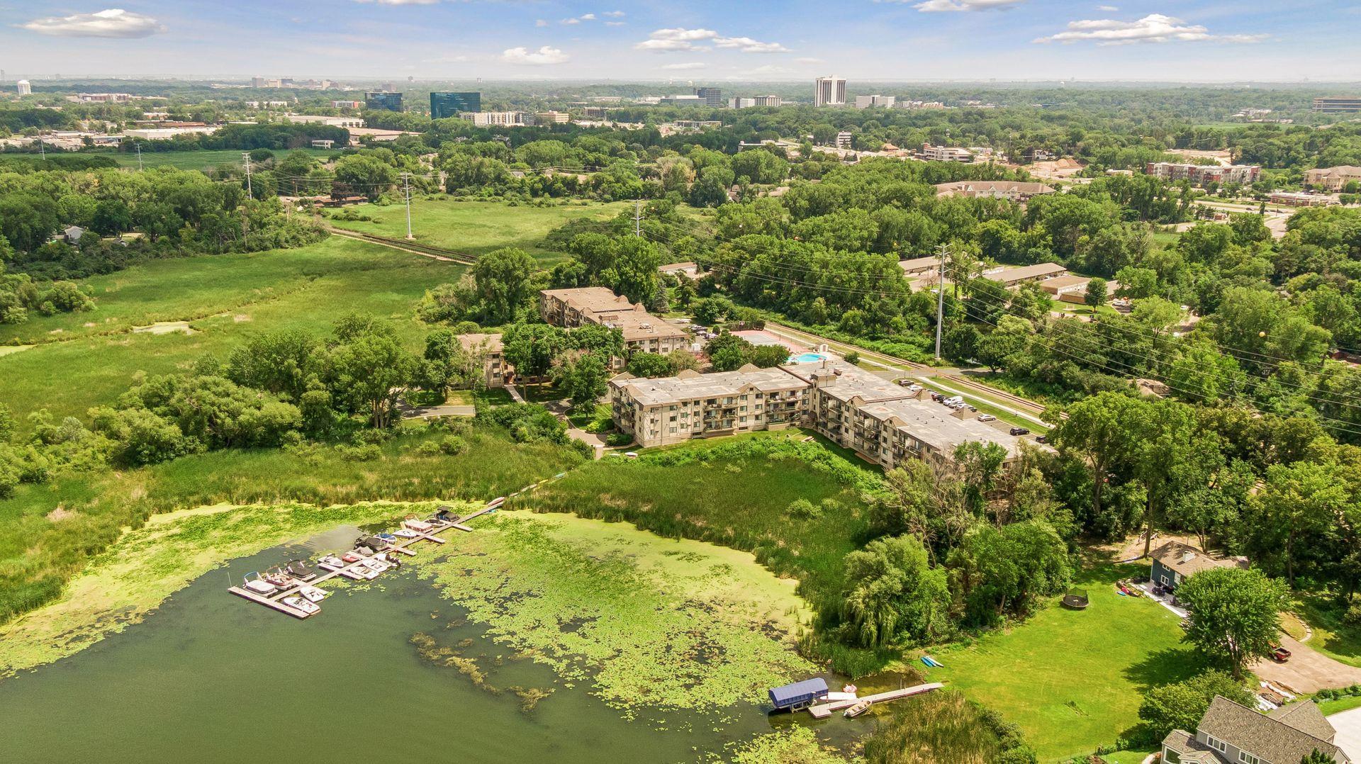 1304 W Medicine Lake Drive 320