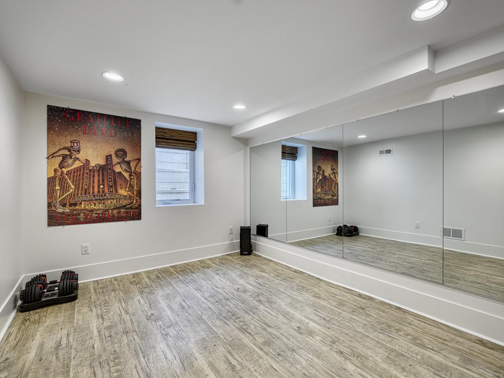 Saint Paul, Minnesota, 55116, United States, 4 Bedrooms Bedrooms, ,4 BathroomsBathrooms,Residential,Active,2052038