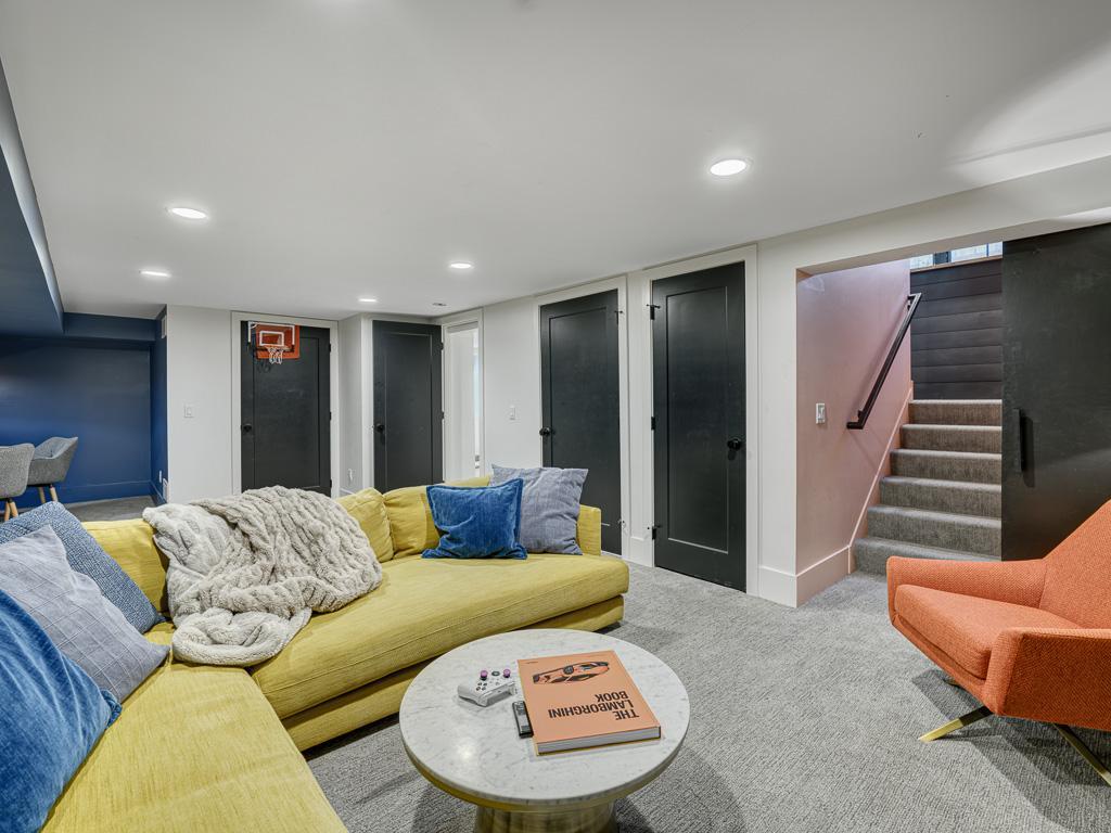 Saint Paul, Minnesota, 55116, United States, 4 Bedrooms Bedrooms, ,4 BathroomsBathrooms,Residential,Active,2052038