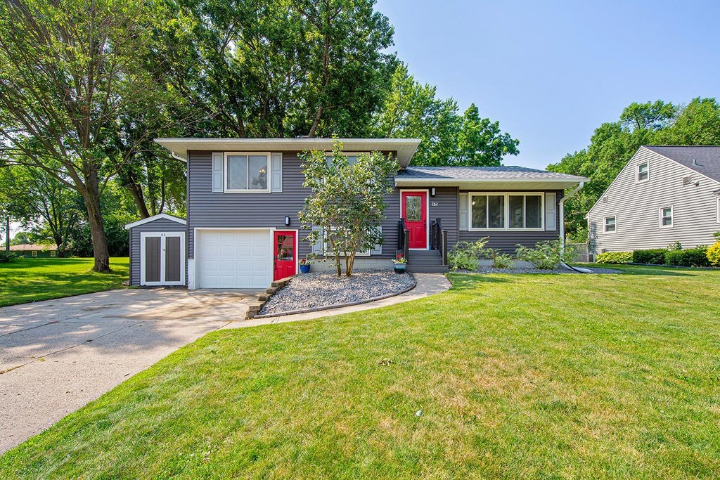Photo of 762 E Prince Street, Lake Crystal, MN 56055 (MLS # 7102403)