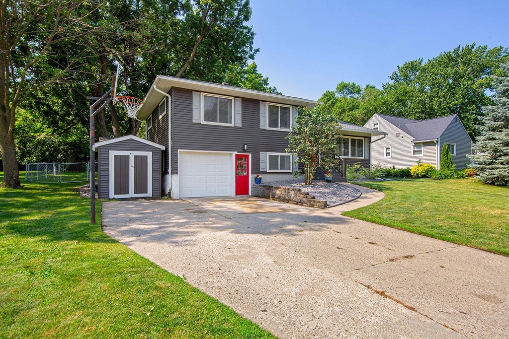 Photo of 762 E Prince Street, Lake Crystal, MN 56055 (MLS # 7102403)