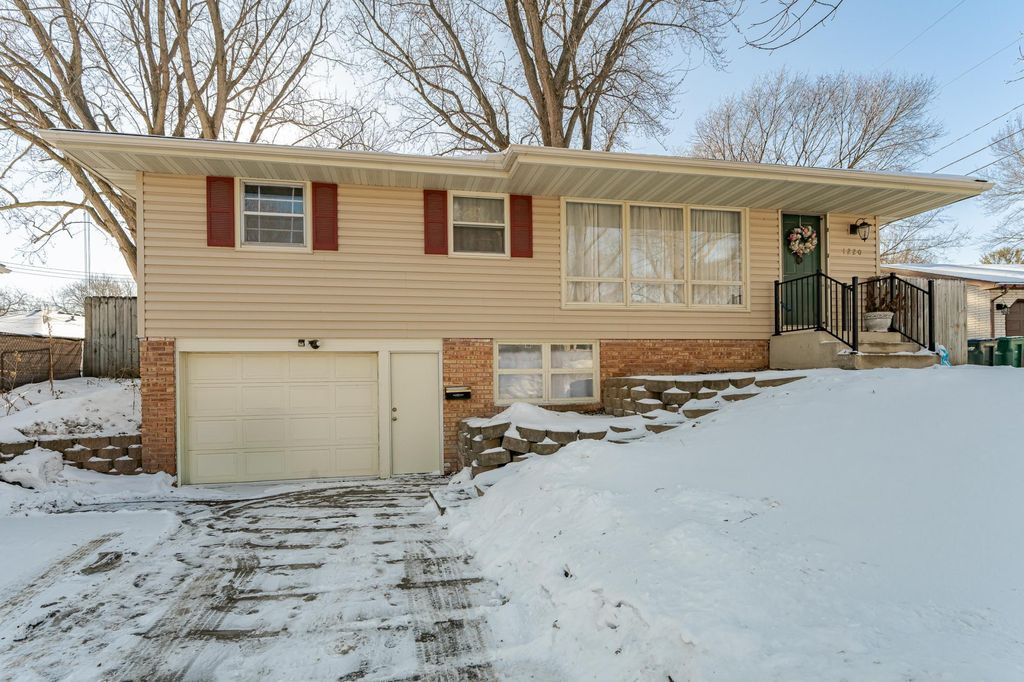 Photo of 1220 Cascade Street NW, Rochester, MN 55901 (MLS # 7014120)