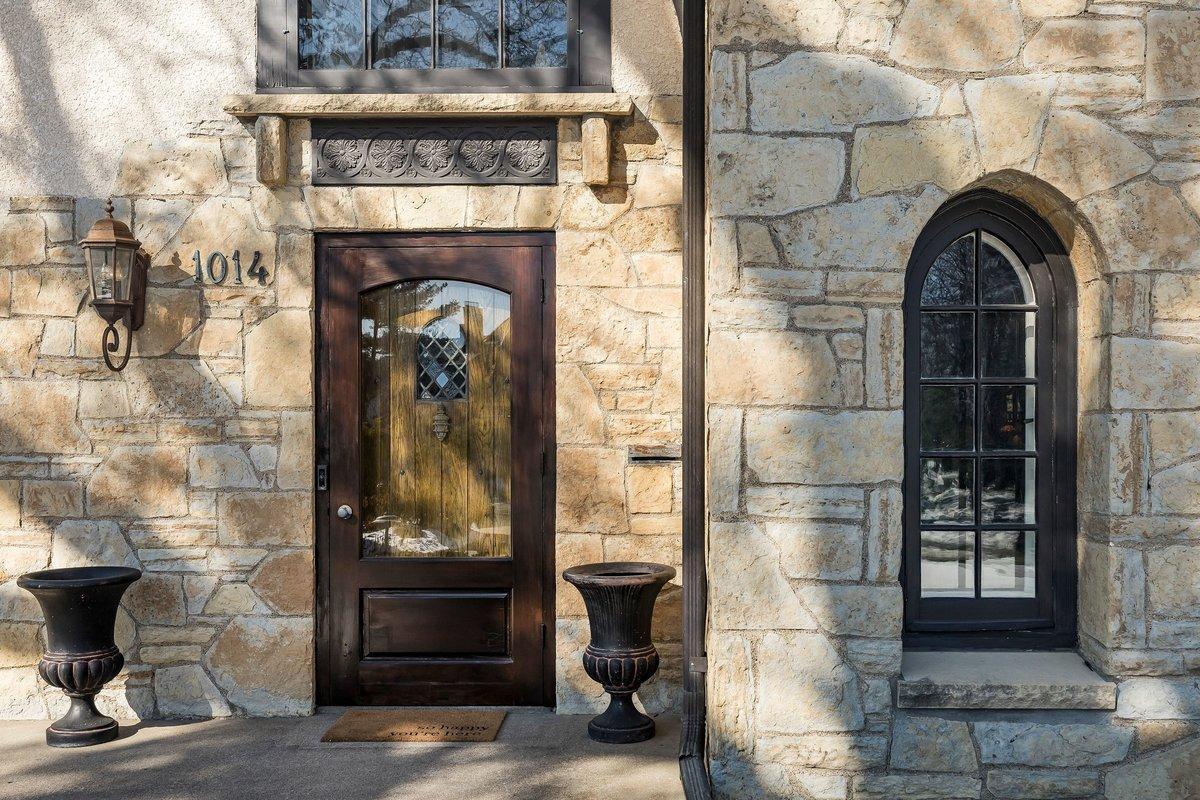 1014 Mount Curve Avenue