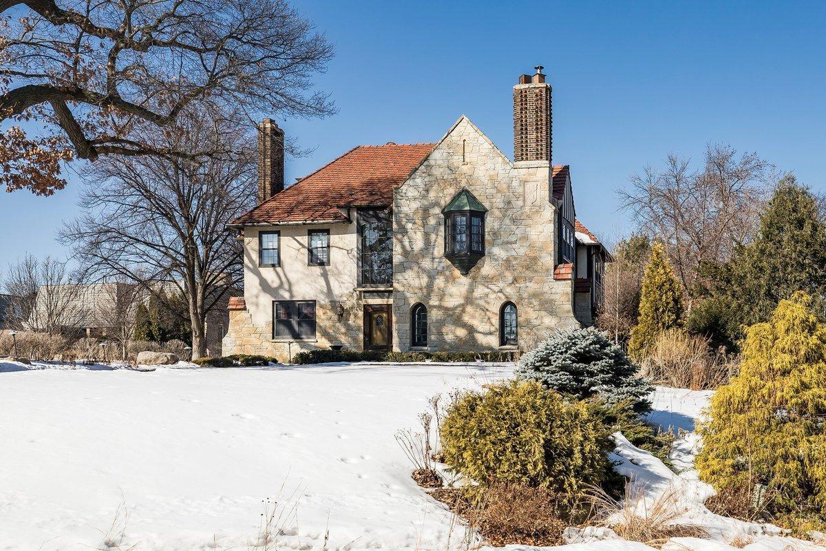 1014 Mount Curve Avenue