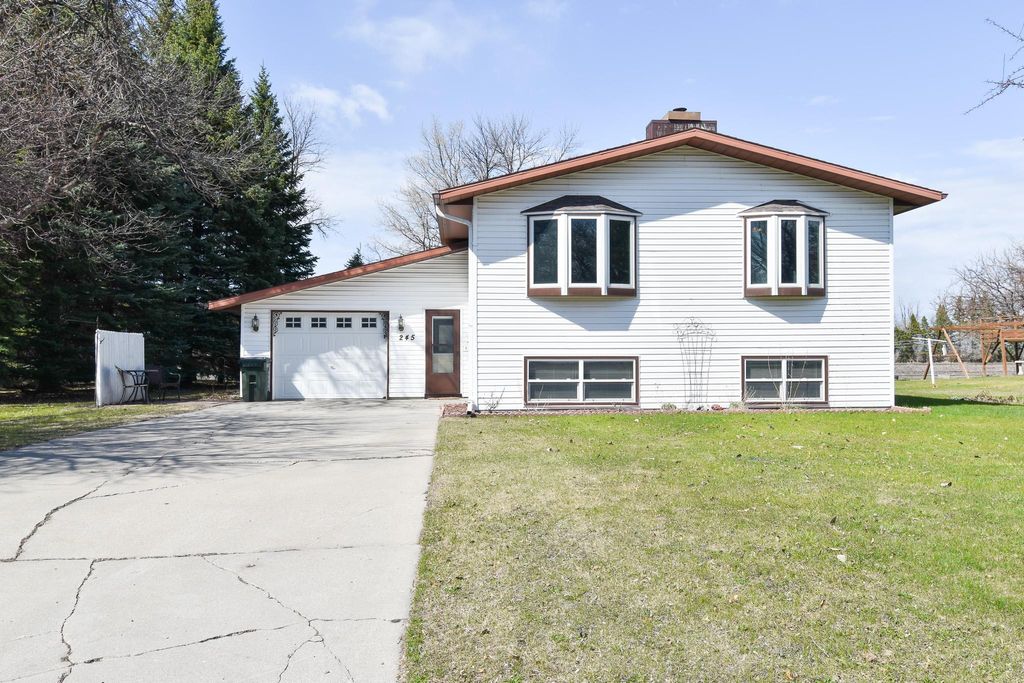 Photo of 245 E Pleasant Avenue, Warren, MN 56762 (MLS # 7066635)