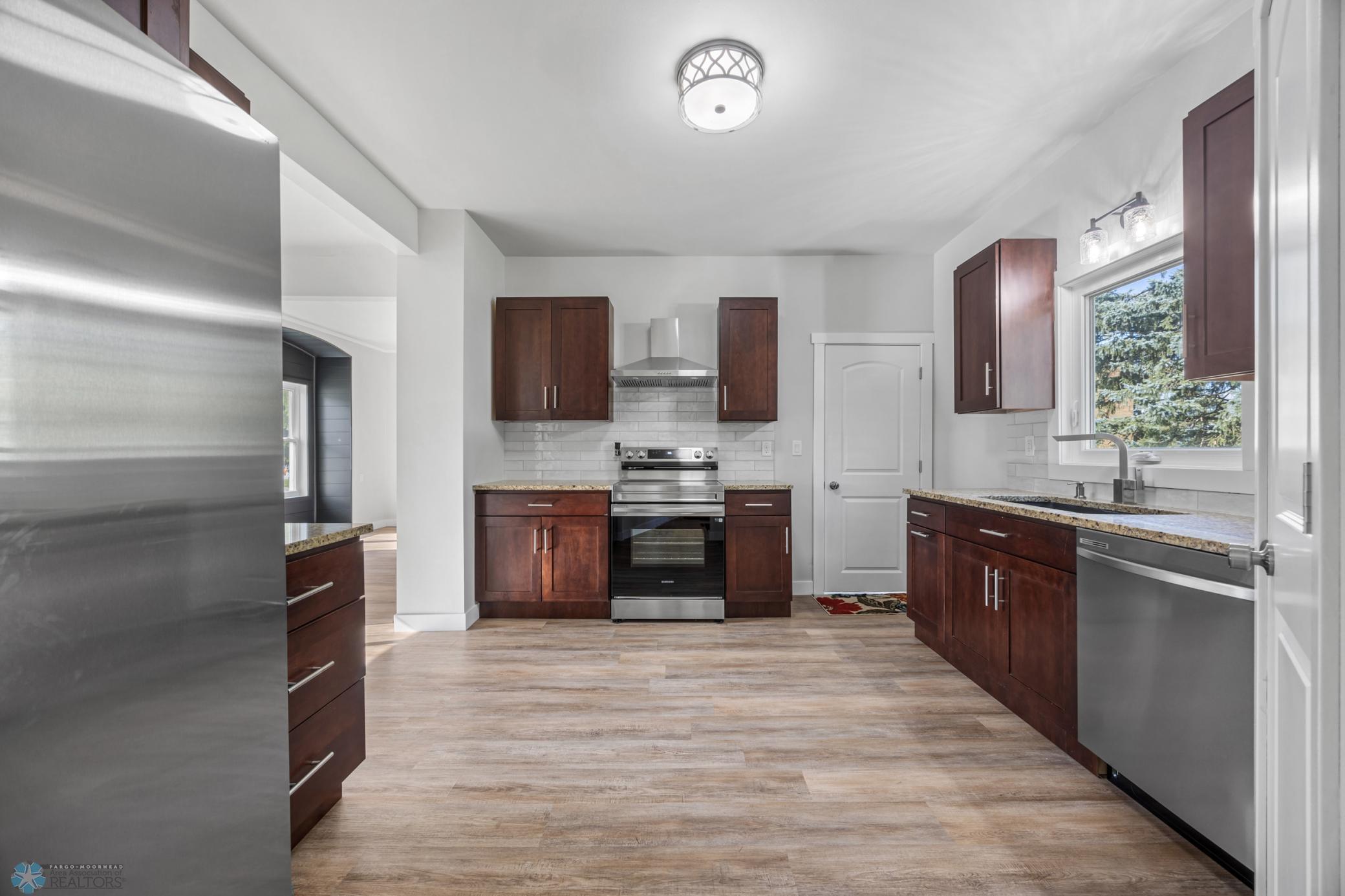 211 Np Avenue W