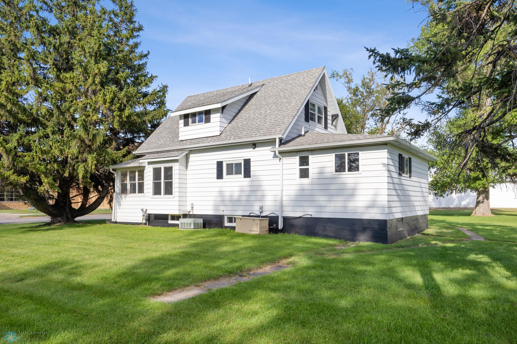 211 Np Avenue W