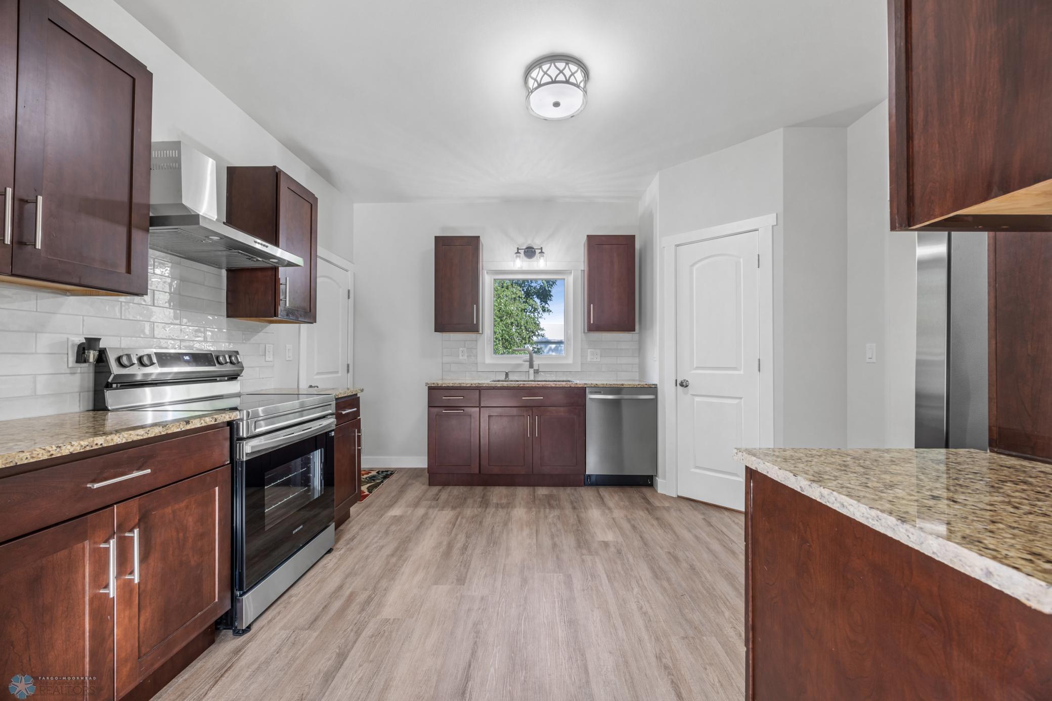211 Np Avenue W