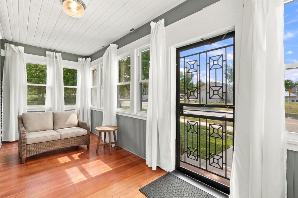 Photo of 3906 Lyndale Avenue N, Minneapolis, MN 55412 (MLS # 7103473)